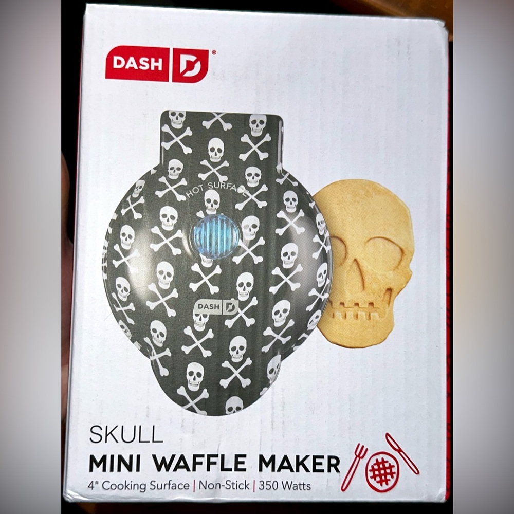 DASH Mini Waffle Iron 4” Cooking Surface SKULLS Spooky Fun Halloween NEW in Box